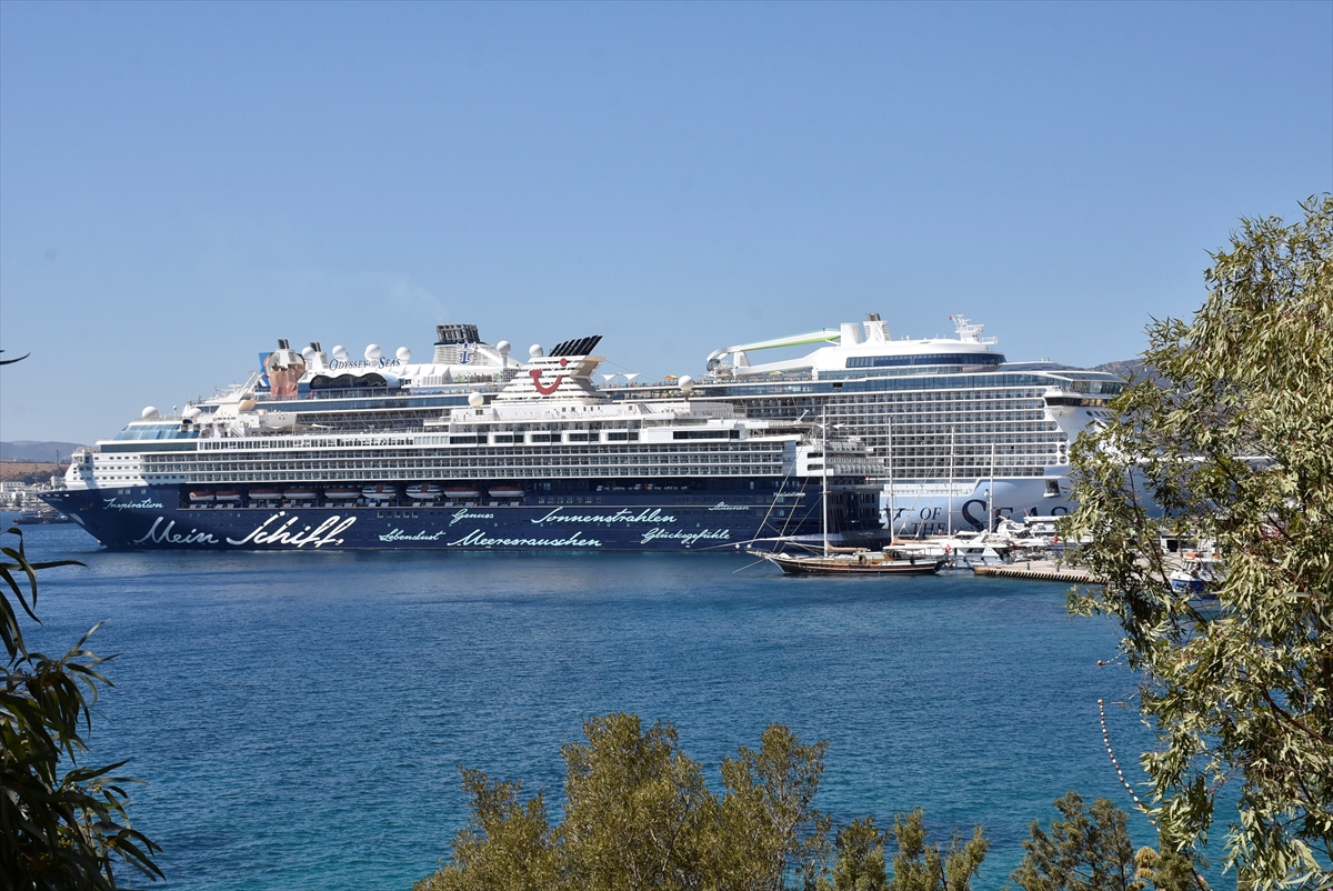 Bodrum’a 2 kruvaziyerle 5 bin 316 turist geldi