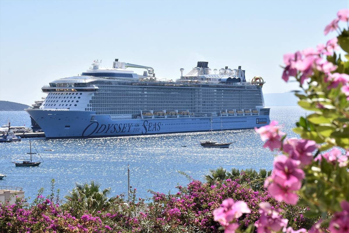 Bodrum’a 2 kruvaziyerle 5 bin 316 turist geldi