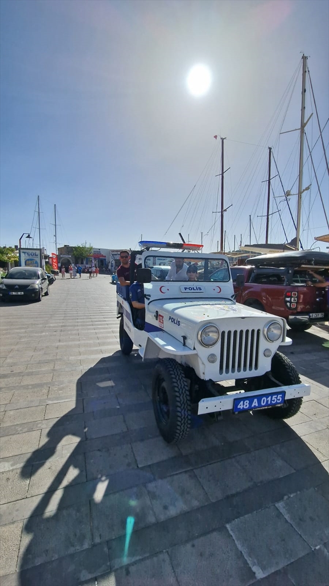 'Başkan Jeep' tarafından yenilenen 1954 model Jeep, Bodrum'da turizm polisinin hizmetinde