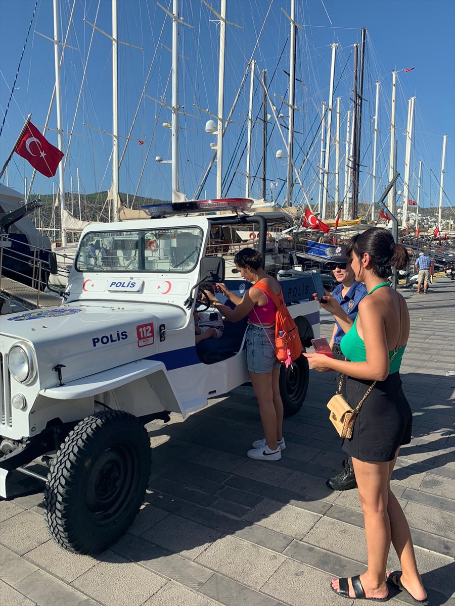 'Başkan Jeep' tarafından yenilenen 1954 model Jeep, Bodrum'da turizm polisinin hizmetinde