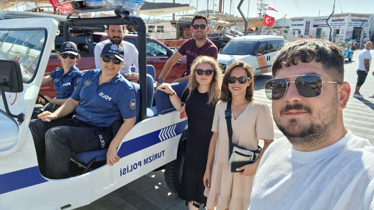'Başkan Jeep' tarafından yenilenen 1954 model Jeep, Bodrum'da turizm polisinin hizmetinde