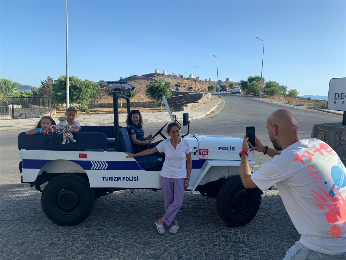 'Başkan Jeep' tarafından yenilenen 1954 model Jeep, Bodrum'da turizm polisinin hizmetinde
