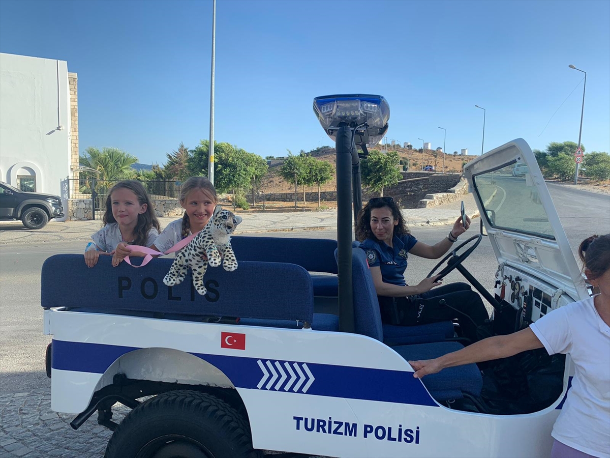 'Başkan Jeep' tarafından yenilenen 1954 model Jeep, Bodrum'da turizm polisinin hizmetinde
