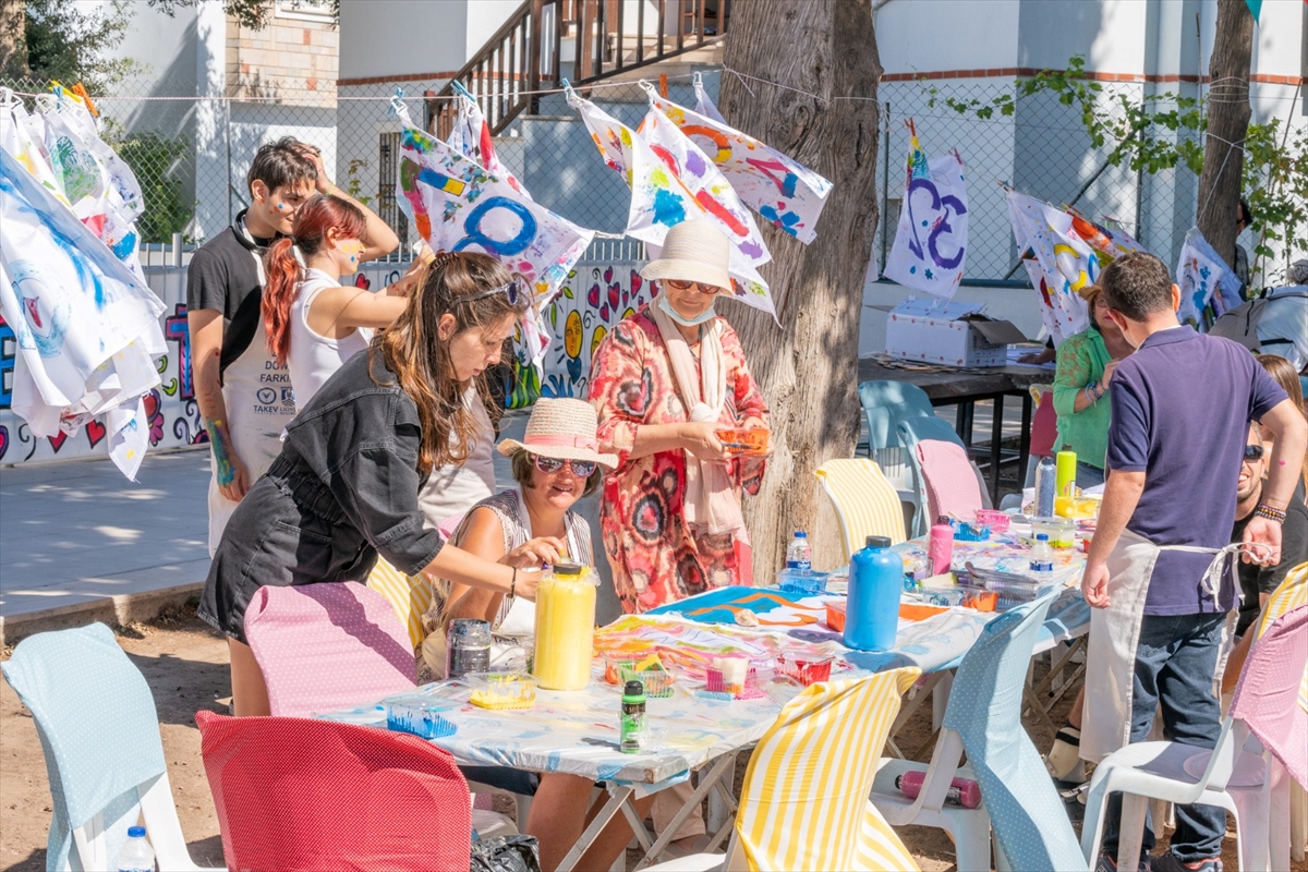 The Bodrum Cup'ta engelli öğrenciler bayrak boyama etkinliğe katıldı