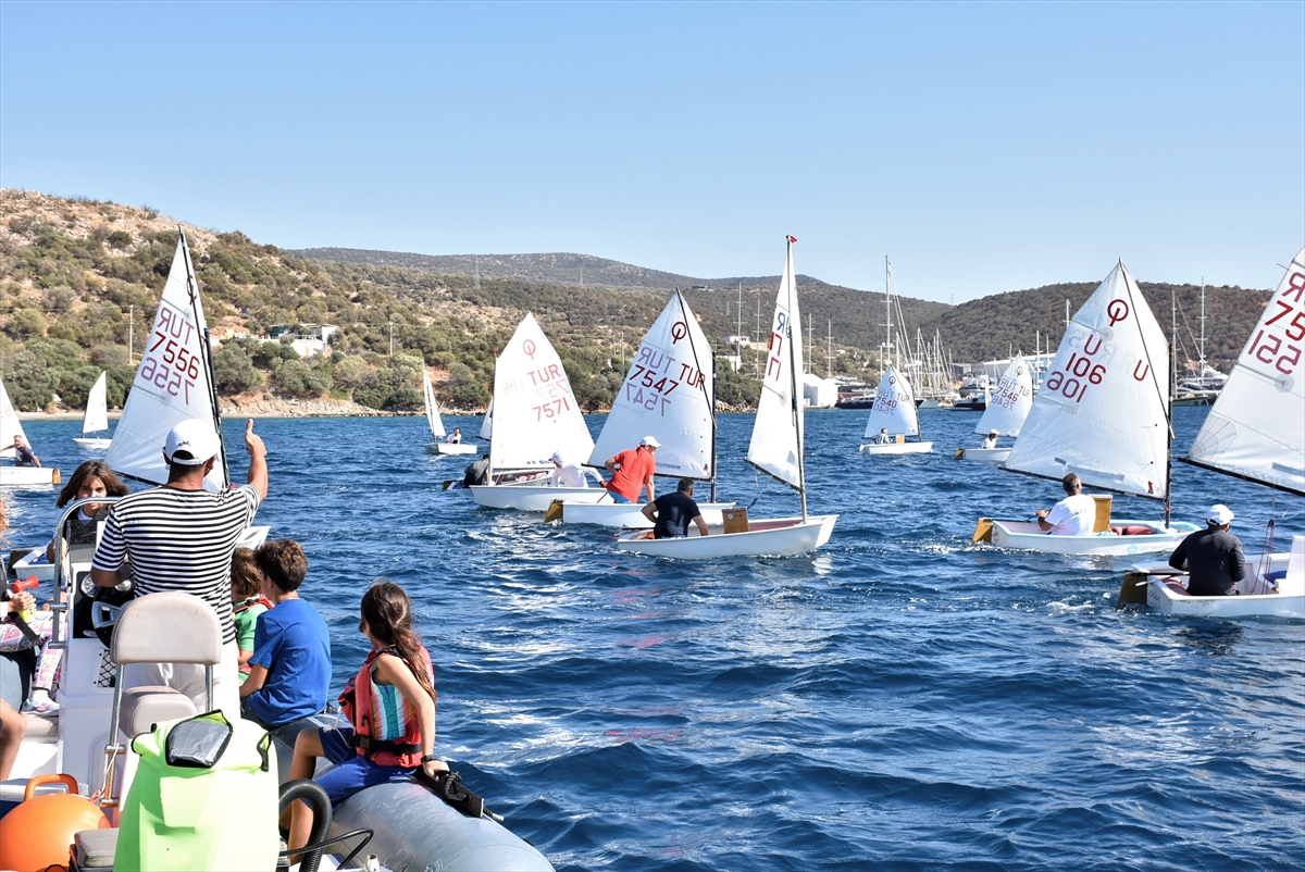 Bodrum'da çocukların hakemlik yaptığı 'Dino Cup'ta veliler yarıştı