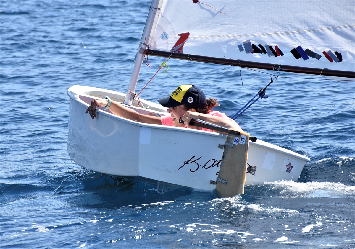 Bodrum'da çocukların hakemlik yaptığı 'Dino Cup'ta veliler yarıştı