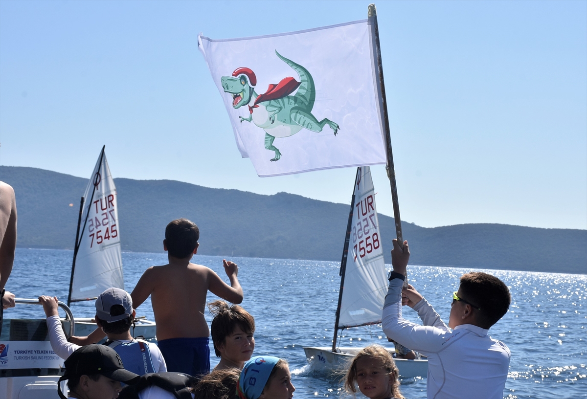 Bodrum'da çocukların hakemlik yaptığı 'Dino Cup'ta veliler yarıştı