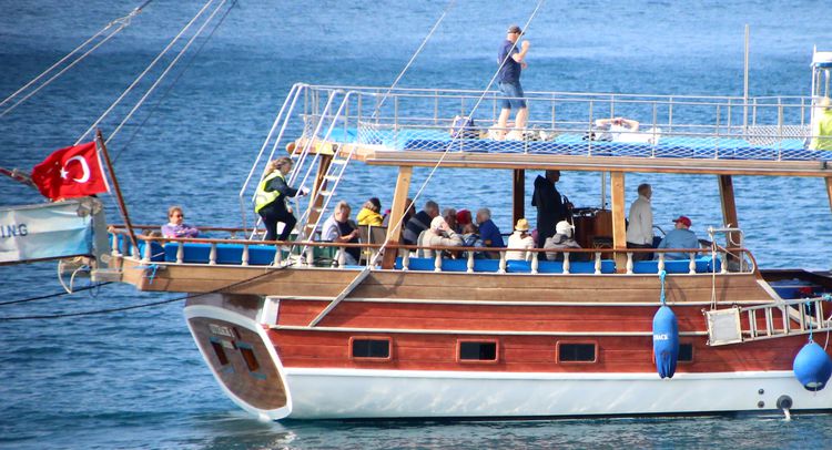 BODRUM TARİHİNİN EN BÜYÜK GEMİSİ İTALYA BANDIRALI COSTA VENEZİA BODRUM'DA