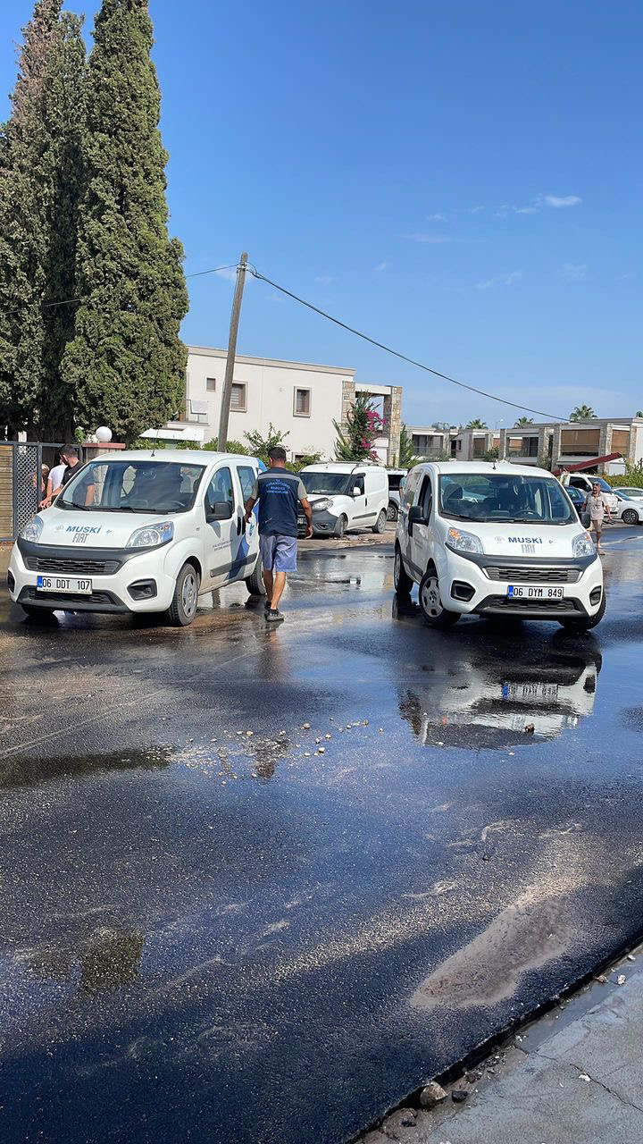 Turistler akan suyu foseptik suyu sanıp denize girmedi 