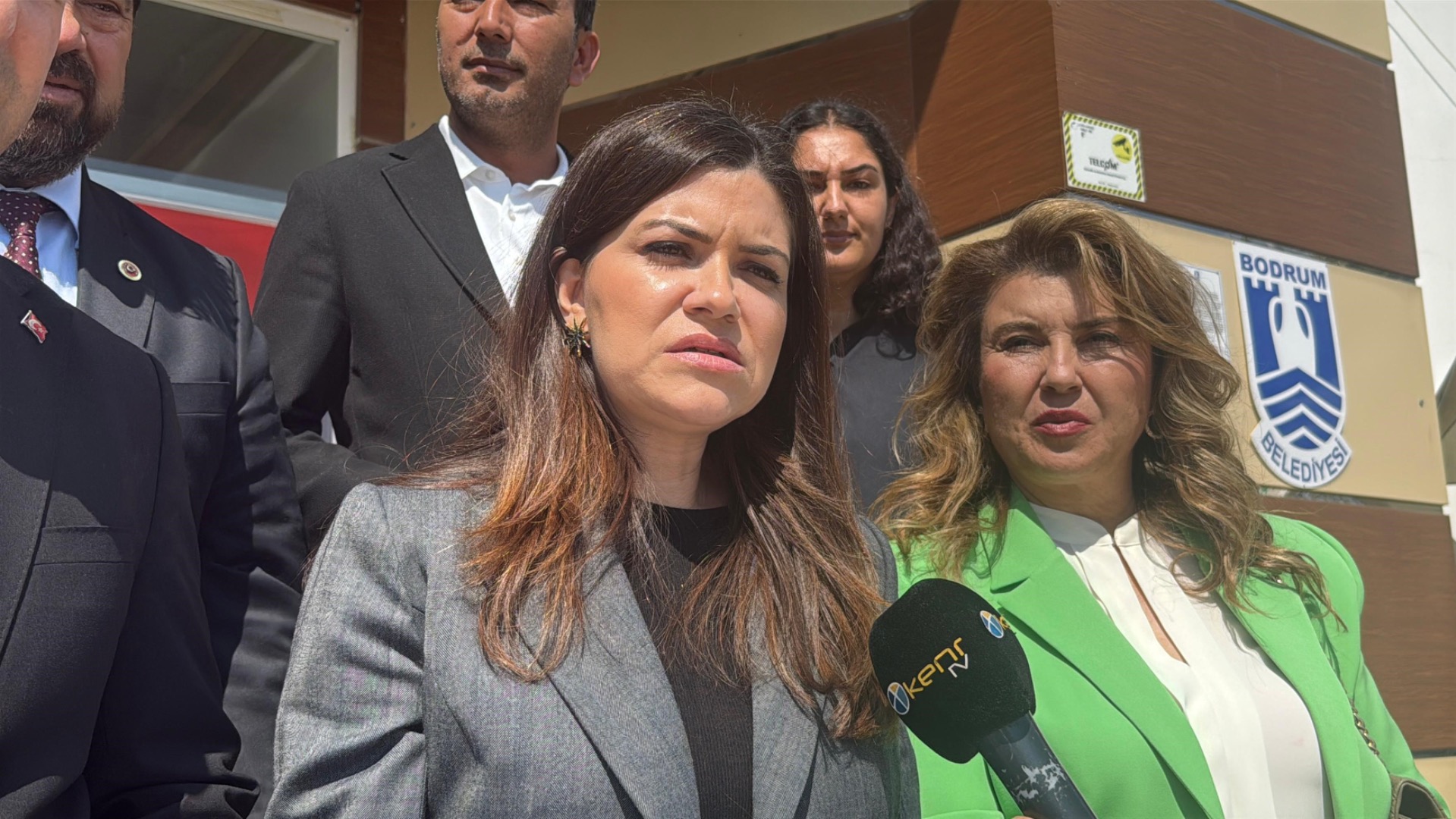 Bodrum'da meclis üyeleri kendilerine söz verilmediğini iddia ederek salonu terk etti