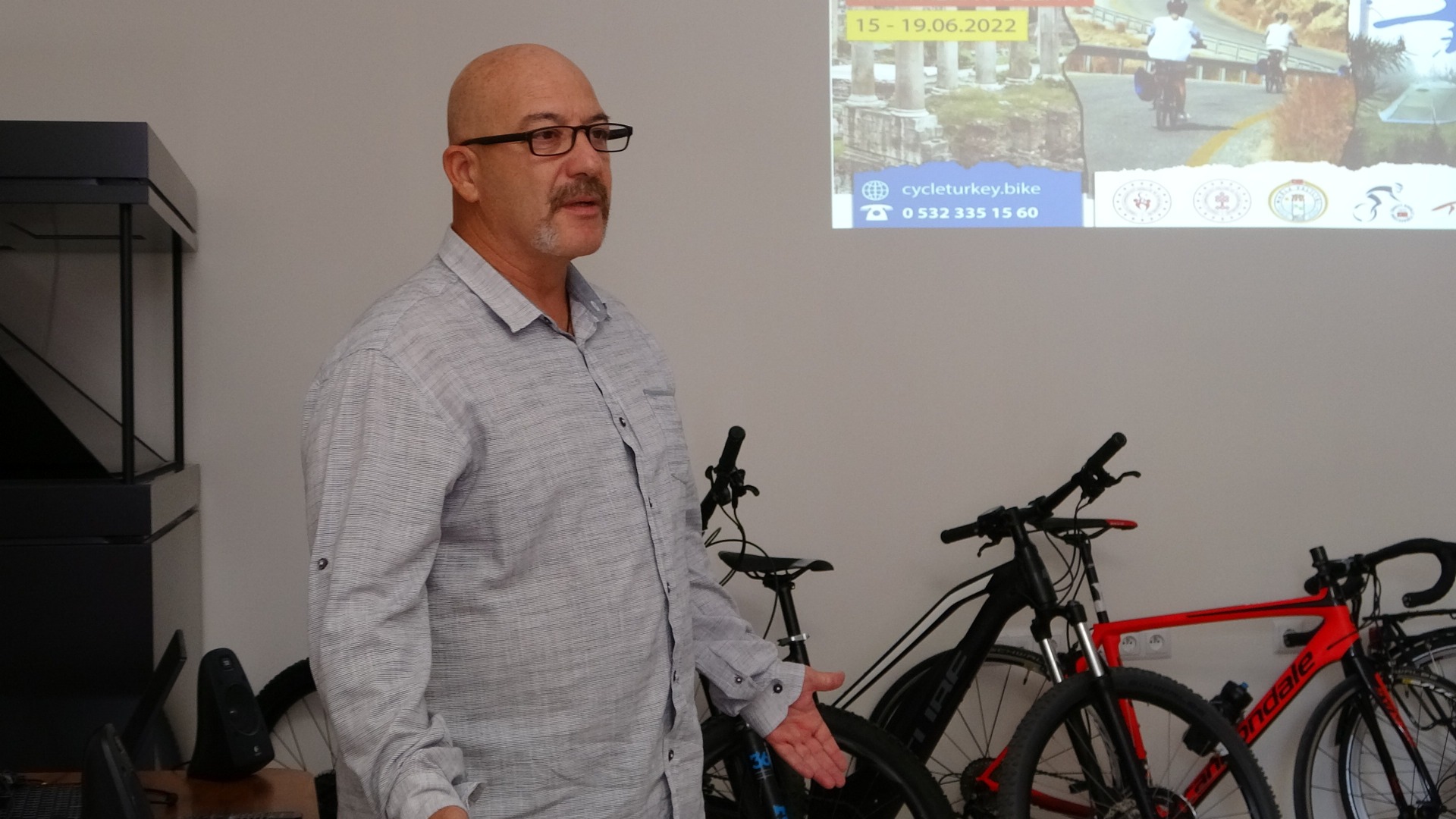 'Bike & Camp Bisiklet Turu' tanıtım toplantısı antik kentte yapıldı gerçekleştirildi 