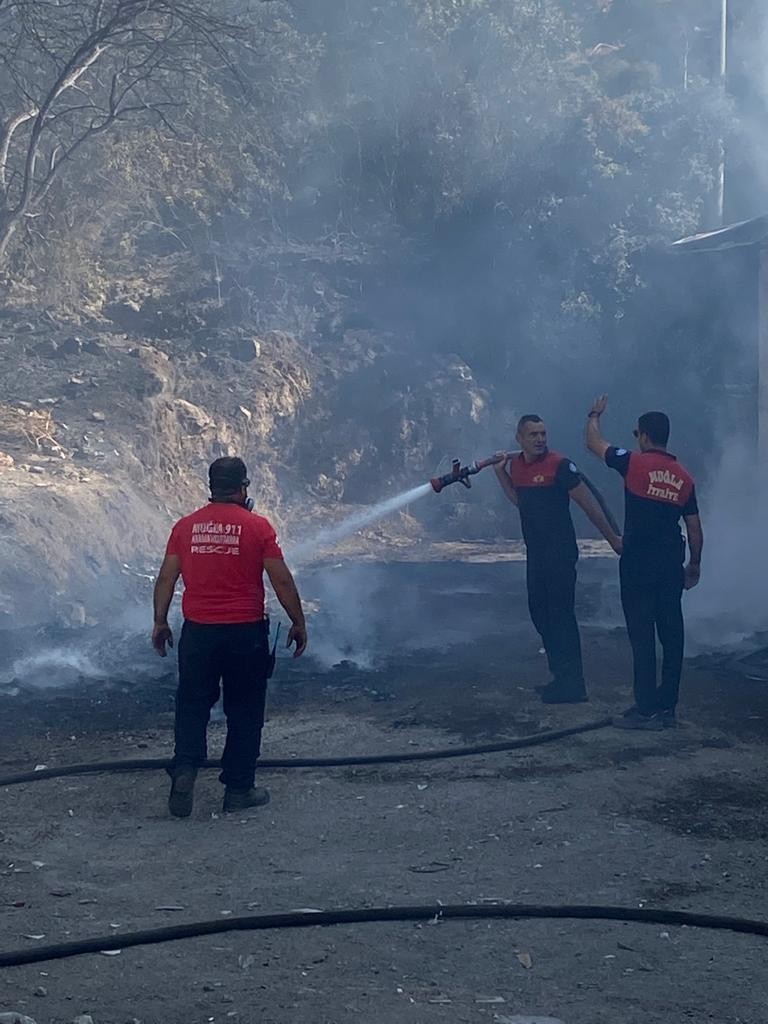 Bodrum'da fırının arkasında çıkan yangın, fırına ve makilik alana sıçradı  