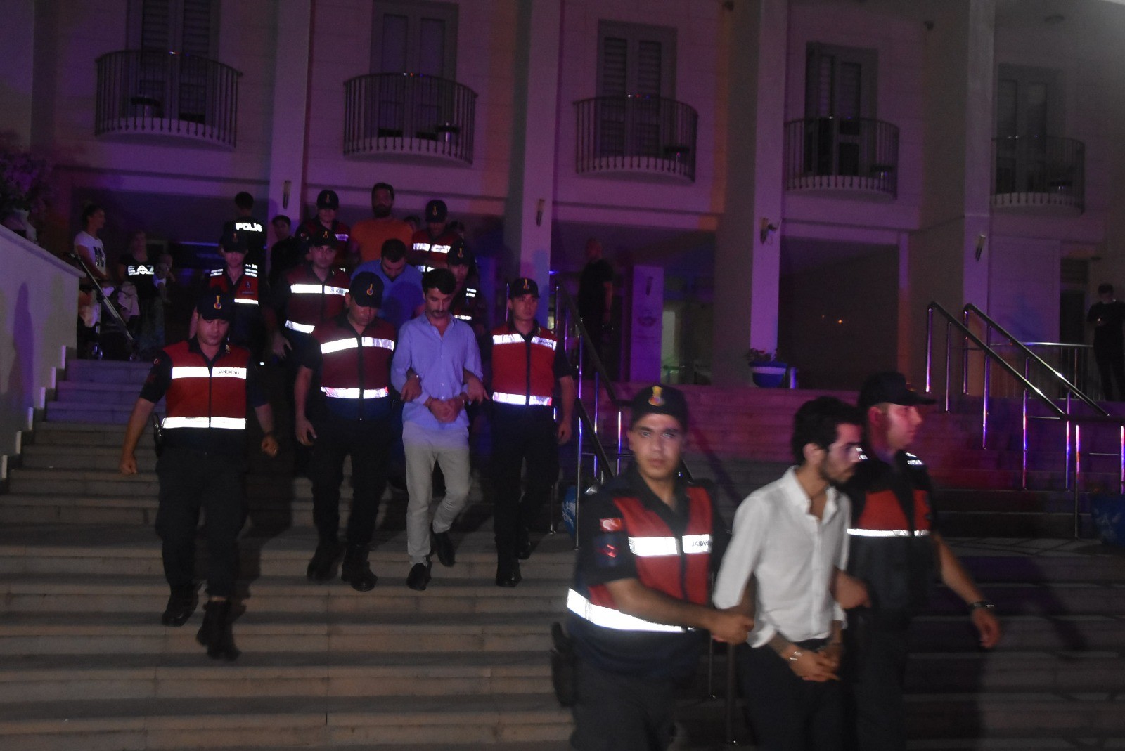 Cinayetin sırrı çözüldü! Silahla vurduktan sonra cesedi yakıp asitle eritmeye çalışmışlar  
