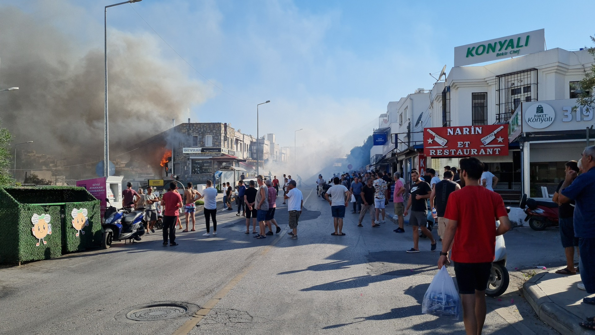 Bodrum'da fırın yangınında 3 iş yeri ile 2 ev zarar gördü