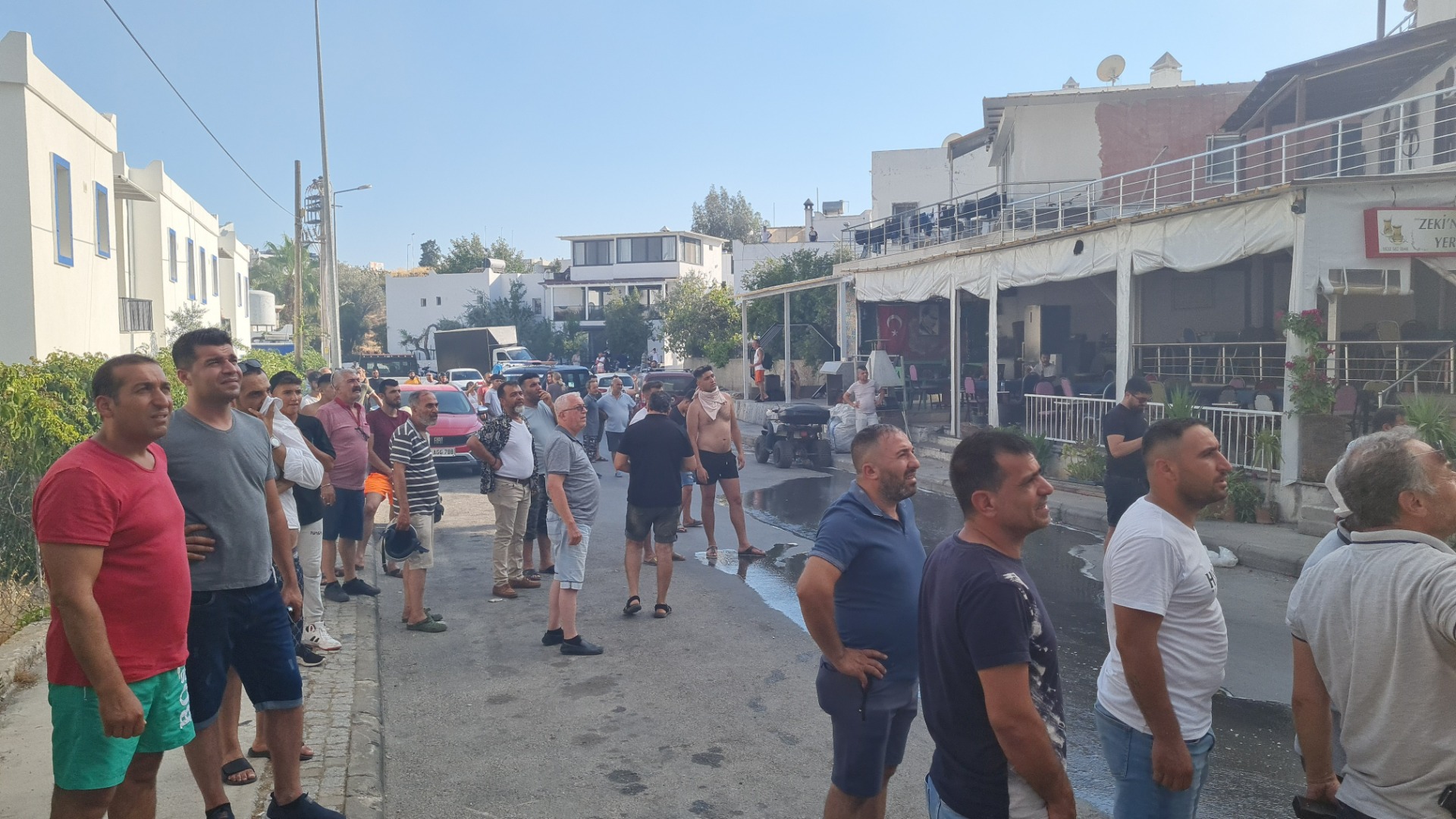 Bodrum'da fırın yangınında 3 iş yeri ile 2 ev zarar gördü