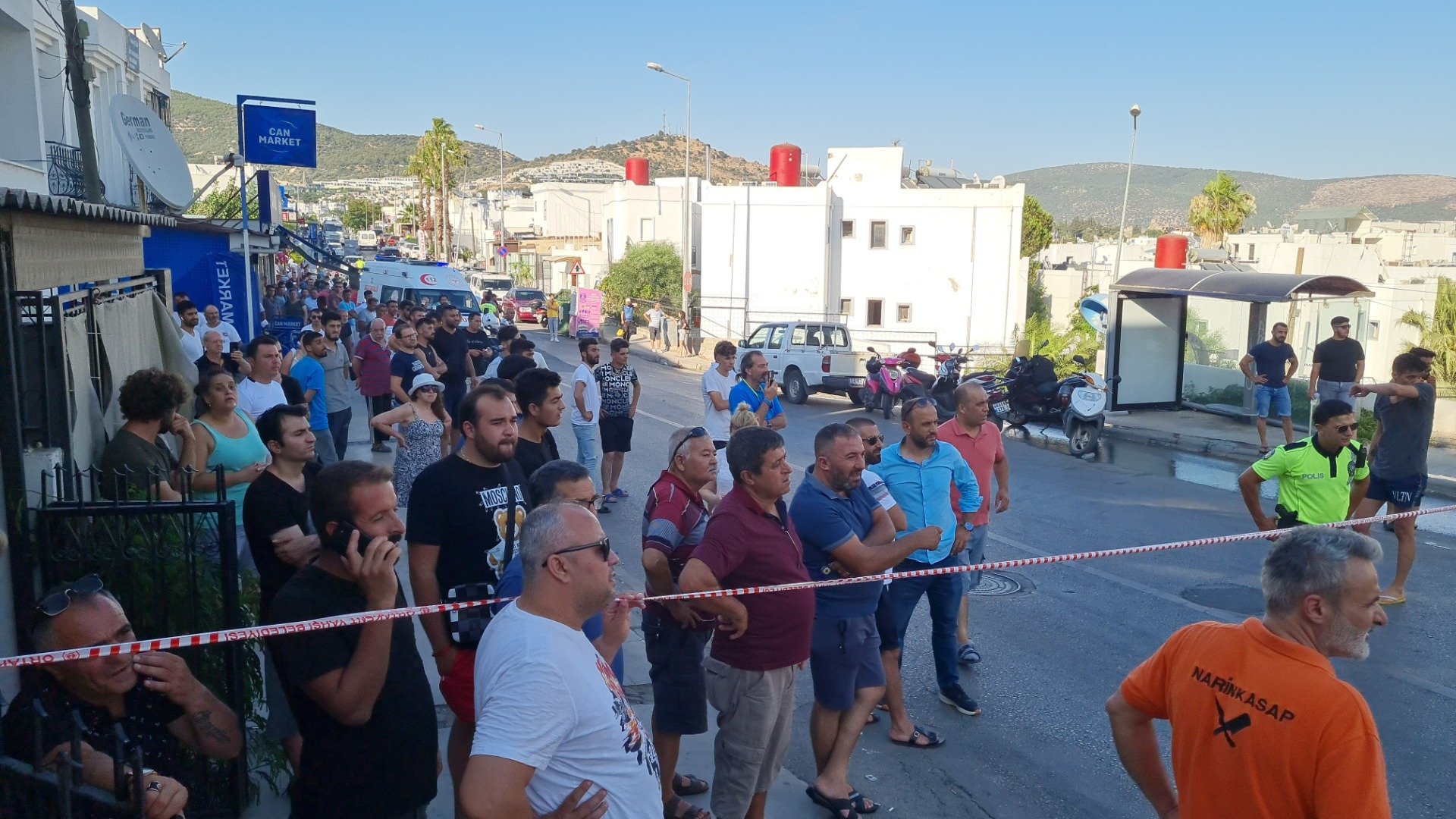 Bodrum'da fırın yangınında 3 iş yeri ile 2 ev zarar gördü