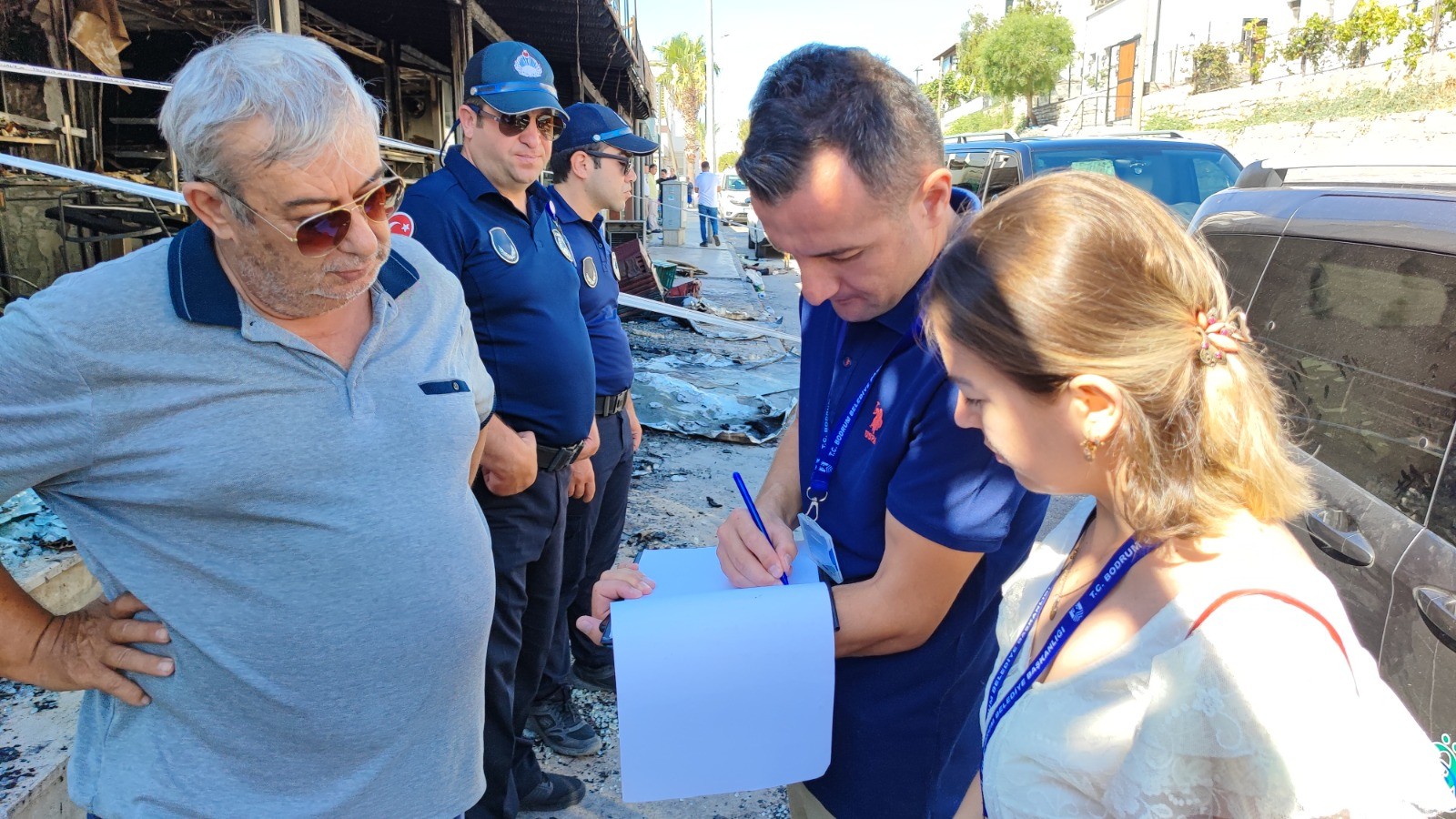 Başkan Aras, yangınzedeleri ziyaret etti