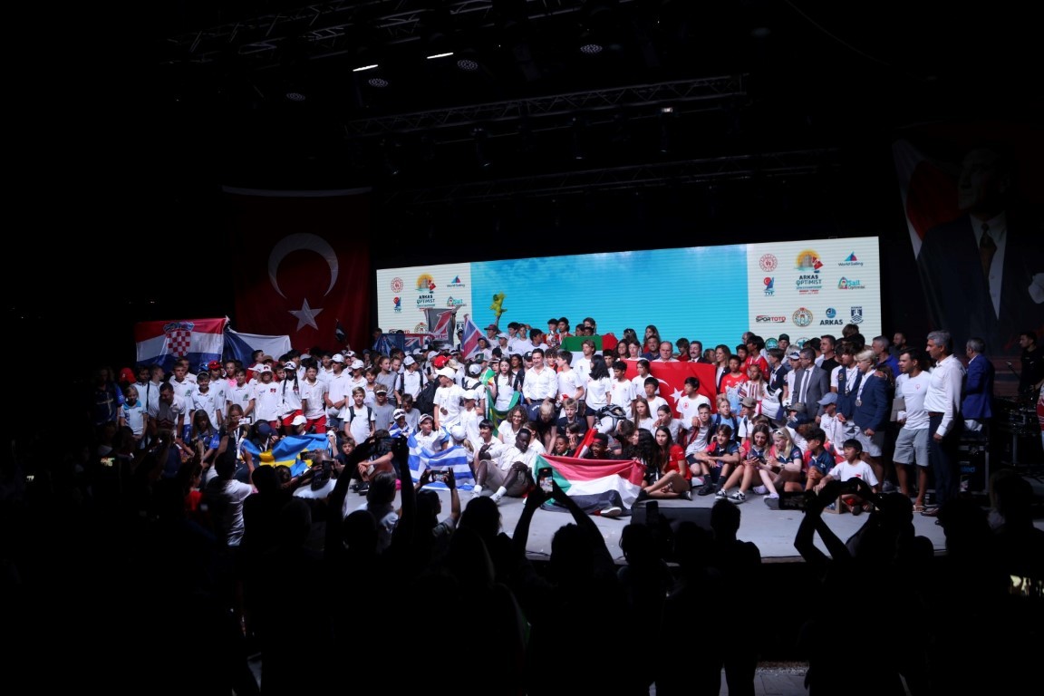 Medine Havva Tatlıcan’dan tarihi başarı! Türkiye'ye optimist sınıfında ilk altın madalyayı kazandırdı 