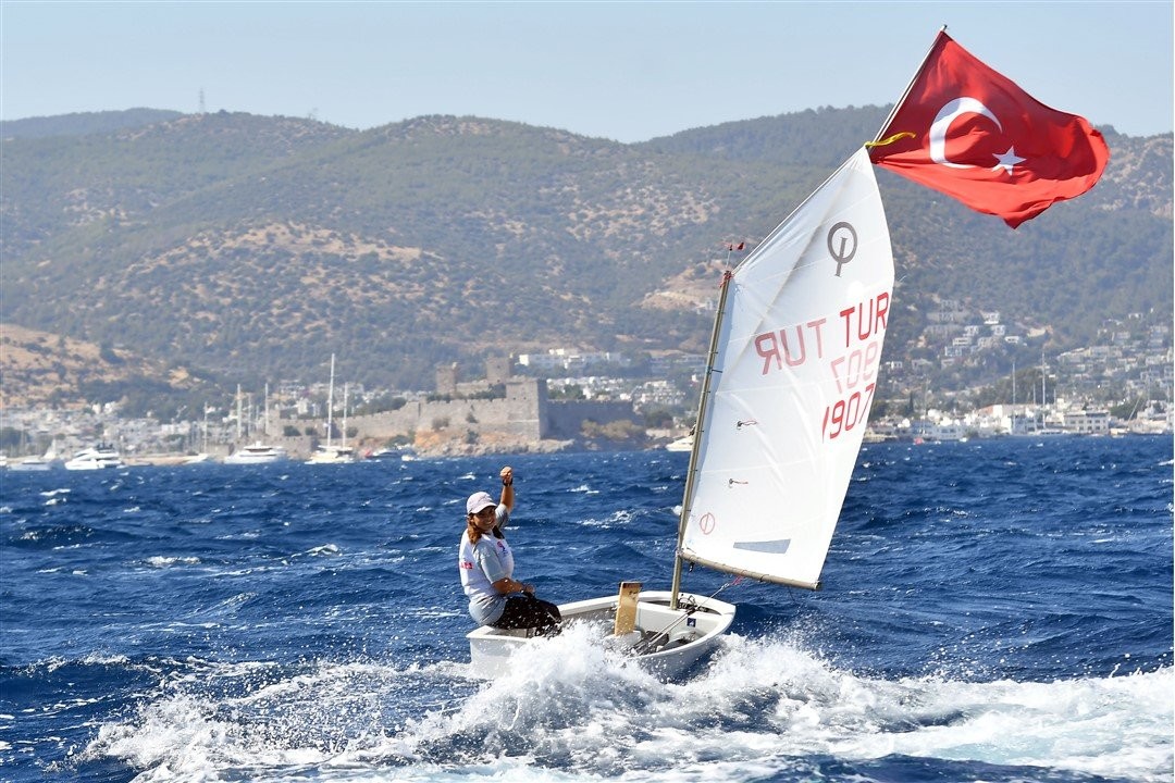 Medine Havva Tatlıcan’dan tarihi başarı! Türkiye'ye optimist sınıfında ilk altın madalyayı kazandırdı 