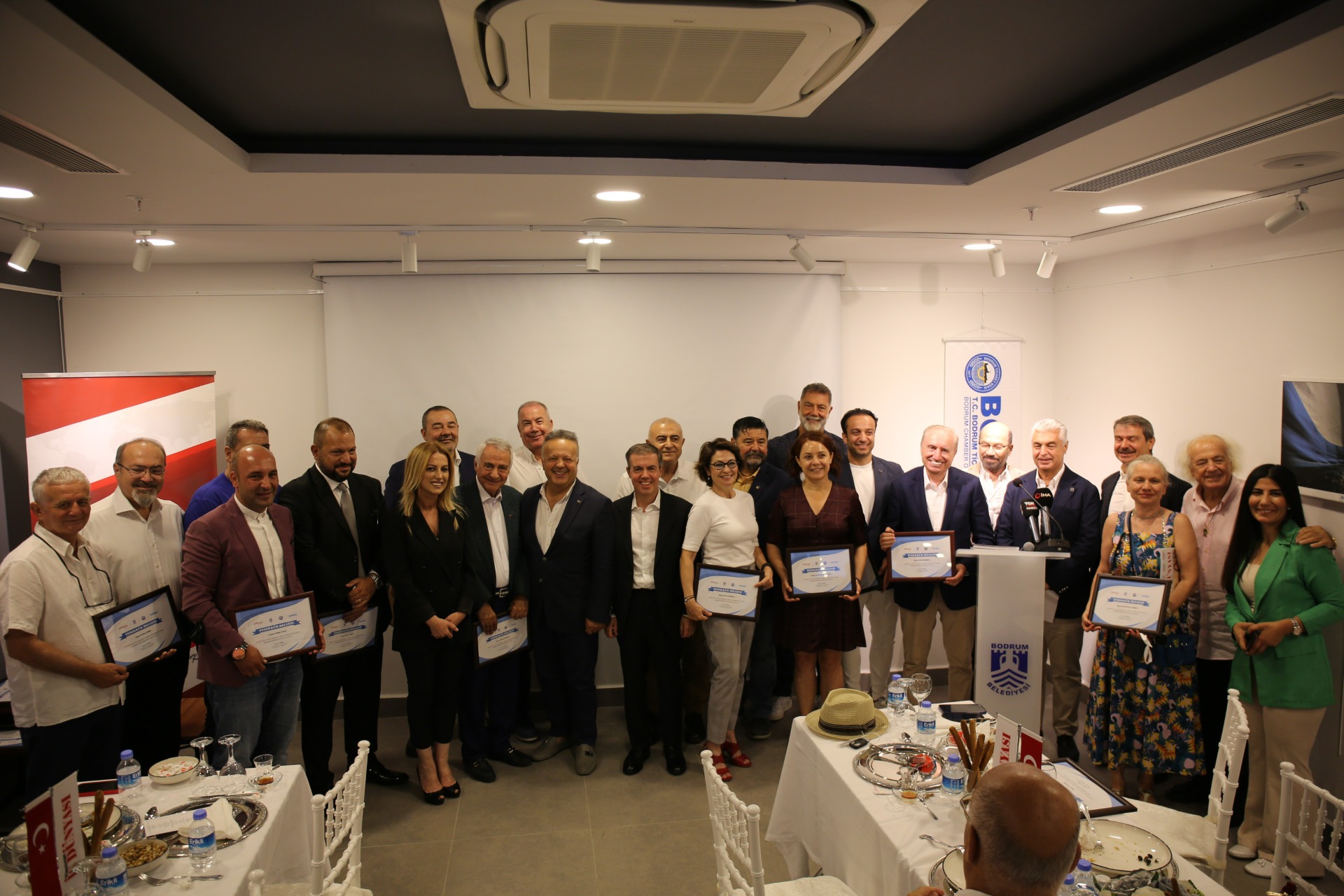 Yılın en iyi futbol akademisi 'Paris Saint-Germain Academy' oldu. Tören Bodrum'da yapıldı   