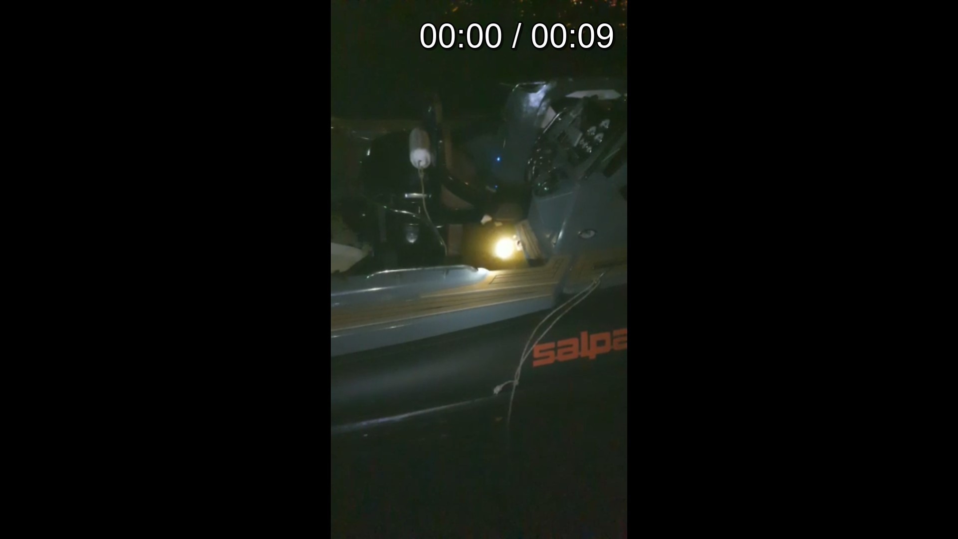 Sürat teknesi kayalıklara çarptı, ünlü iş insanı ve eşi hayatını kaybetti! 