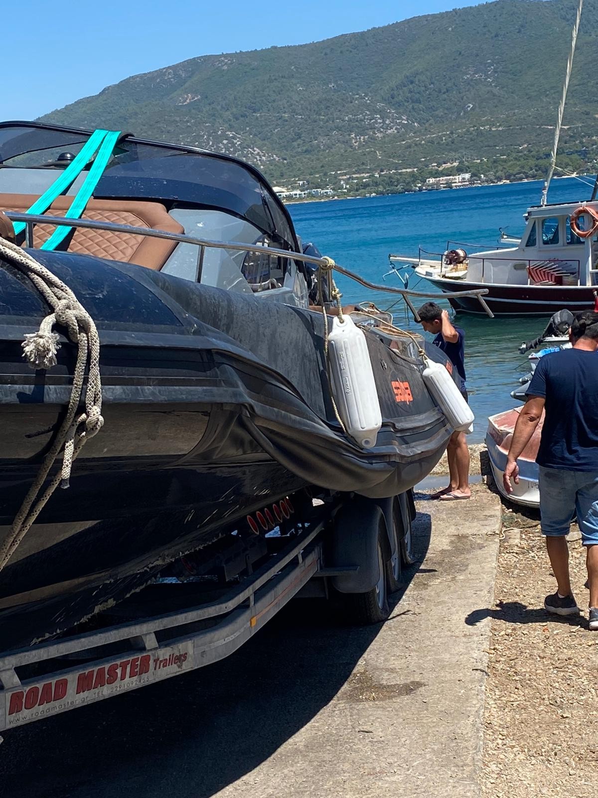 İş adamının ve eşinin öldüğü kazanın ardından tekne karaya çıkarıldı