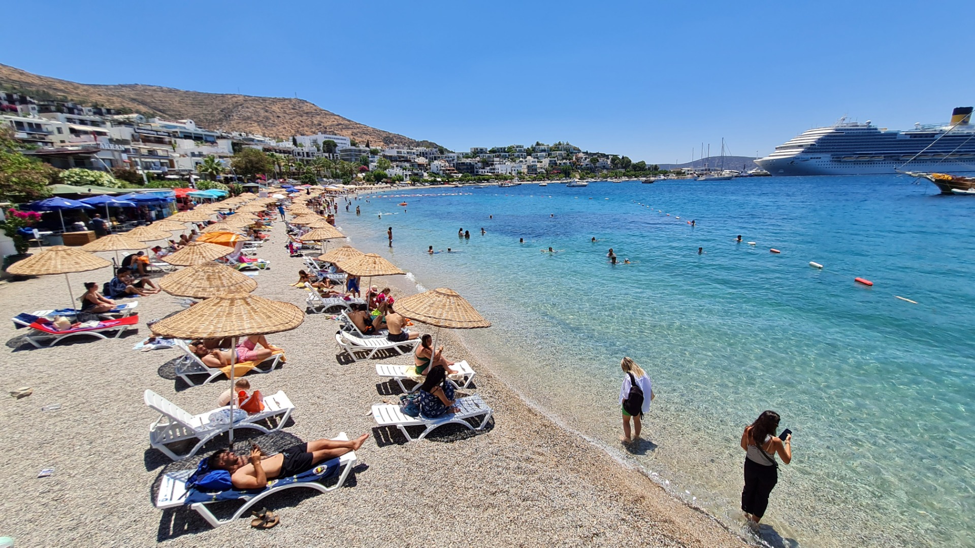 323 metre uzunluğundaki dev gemi, bir kez daha Bodrum’da  