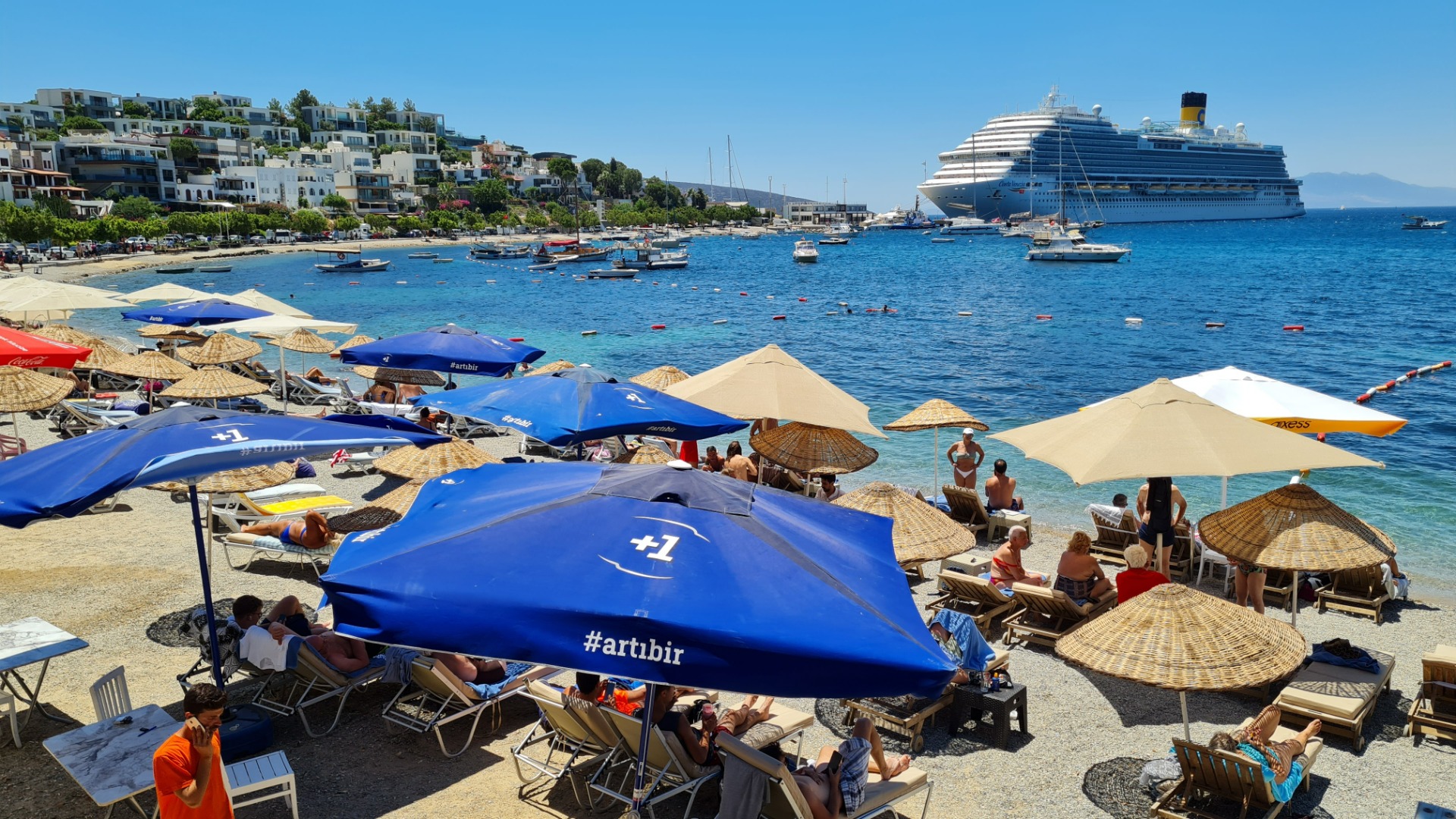323 metre uzunluğundaki dev gemi, bir kez daha Bodrum’da  