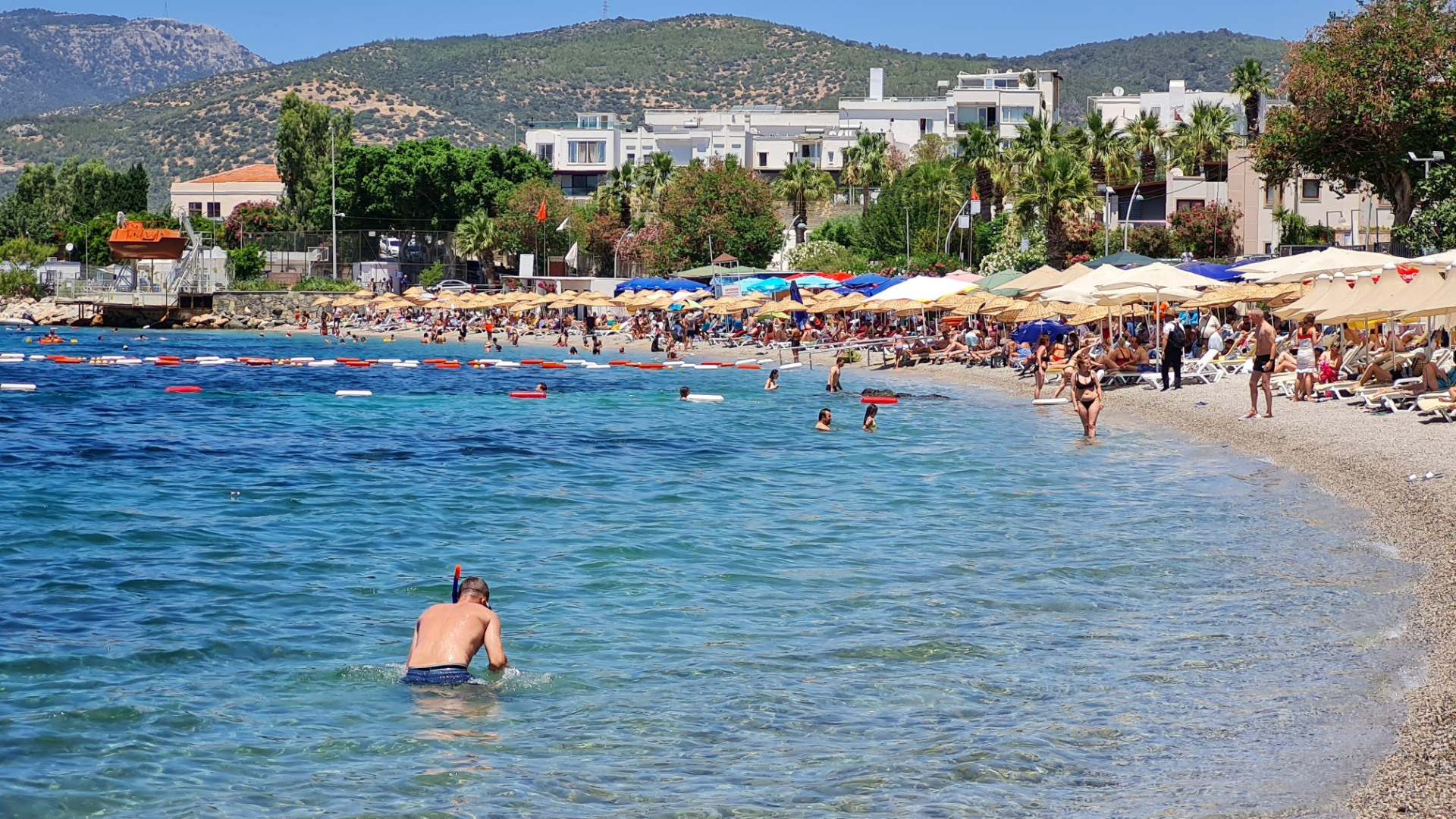 323 metre uzunluğundaki dev gemi, bir kez daha Bodrum’da  