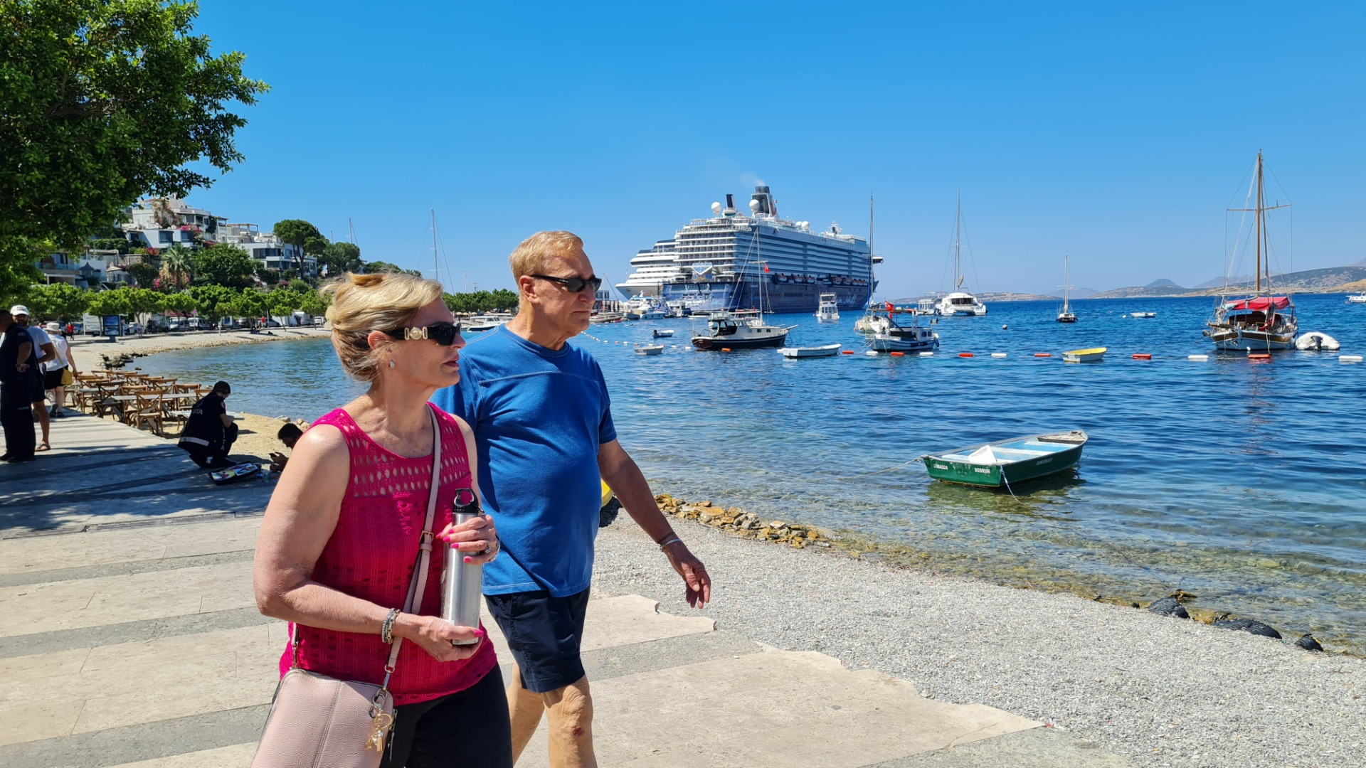 Bodrum’a 2 dev gemi birden geldi, 2 bin 804 turist getirdi