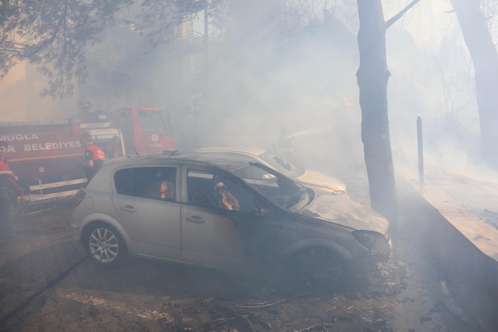 Marmaris Uygulama Oteli alevlere teslim oldu   