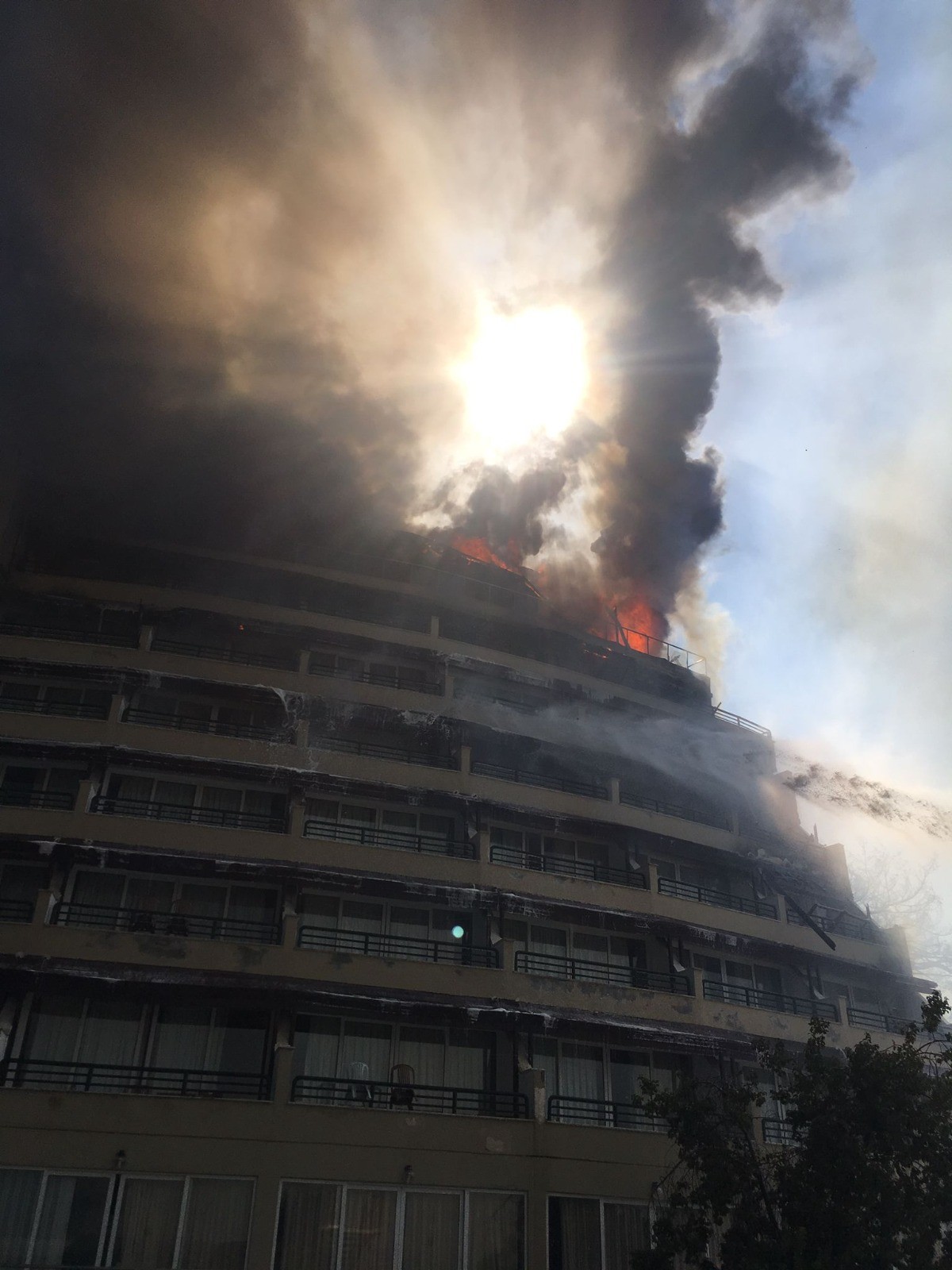Marmaris Uygulama Oteli alevlere teslim oldu   