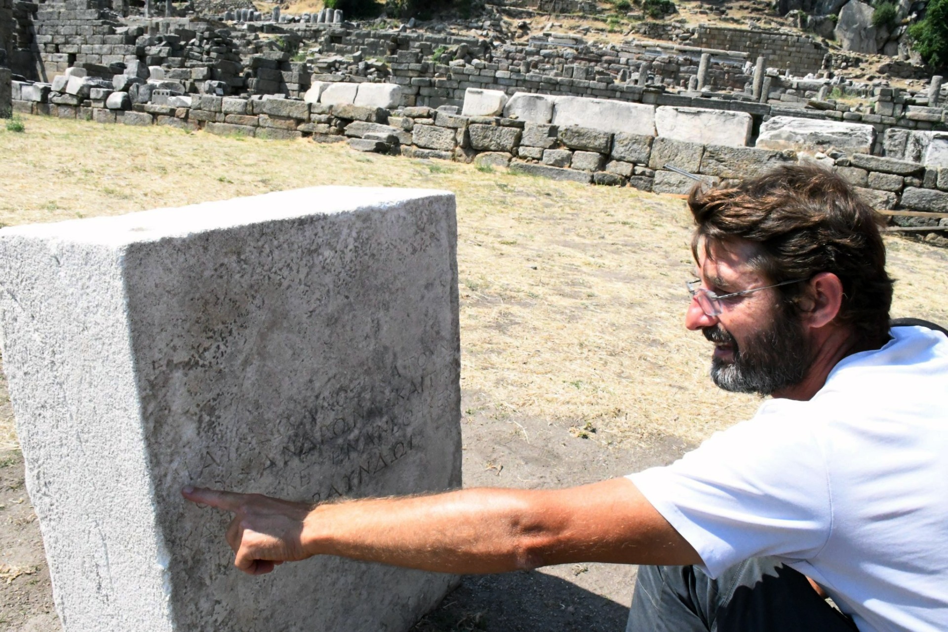 Fransa’nın Türkiye Büyükelçisi Herve Magro, Labranda Antik Kenti'ni inceledi 