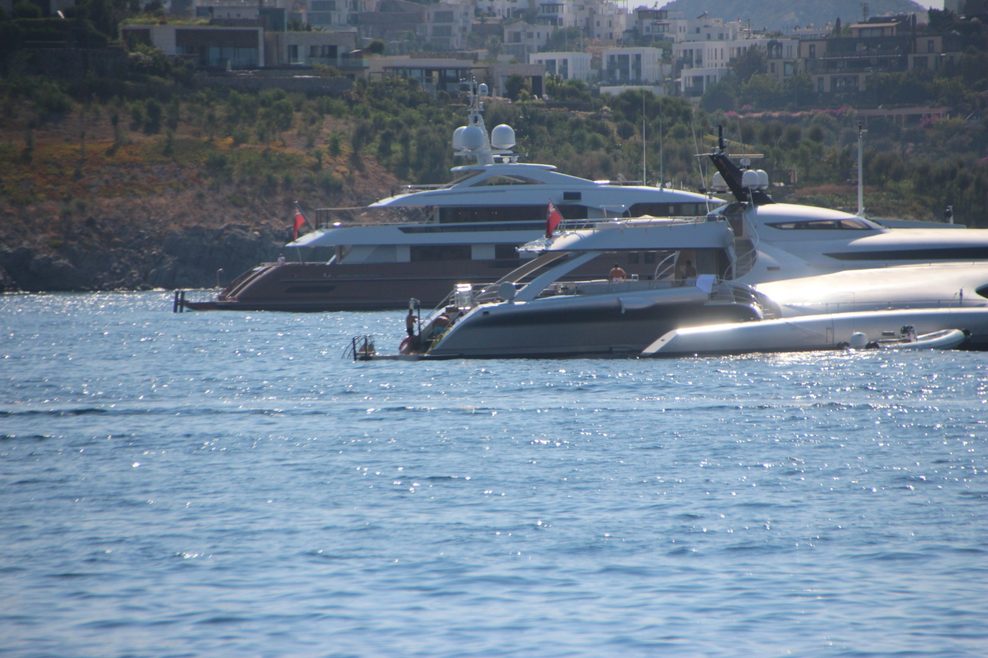 Uzay mekiği görünümlü yat Bodrum’da 