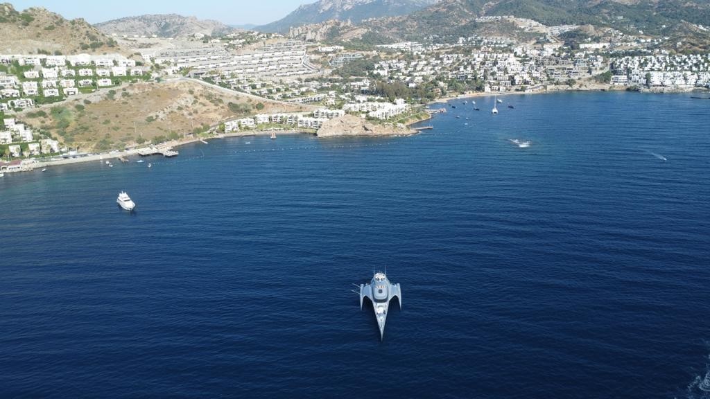 Uzay mekiği görünümlü yat Bodrum’da 