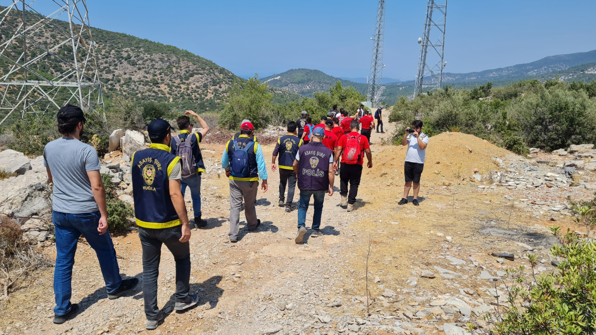 Kayıp arama çalışmalarına helikopterli destek