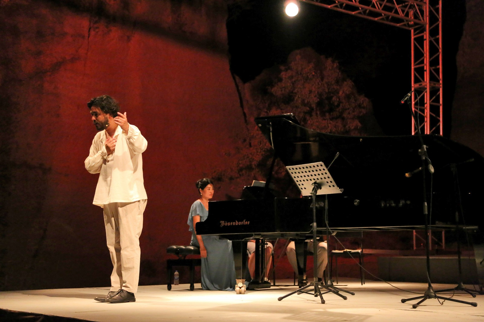 Klasik müziğe yeni bir boyut; “Beethoven’ı anlatmak” Gümüşlük’te alkış topladı