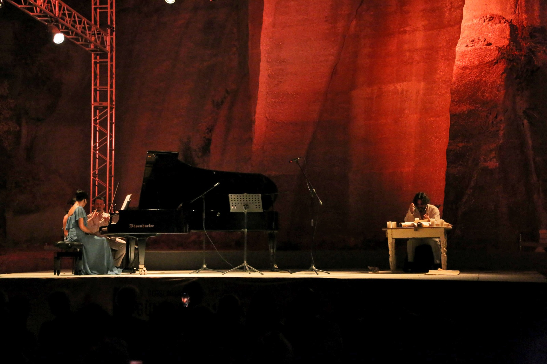 Klasik müziğe yeni bir boyut; “Beethoven’ı anlatmak” Gümüşlük’te alkış topladı