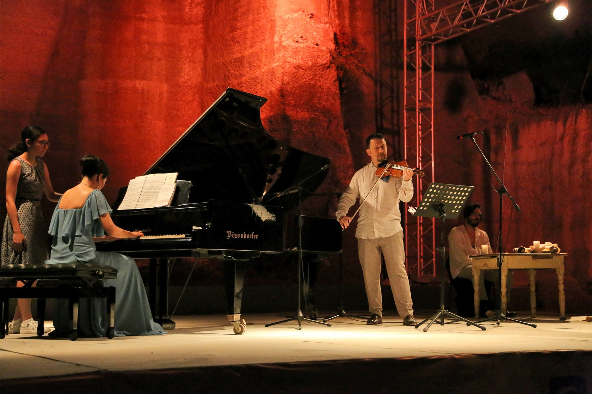 Klasik müziğe yeni bir boyut; “Beethoven’ı anlatmak” Gümüşlük’te alkış topladı