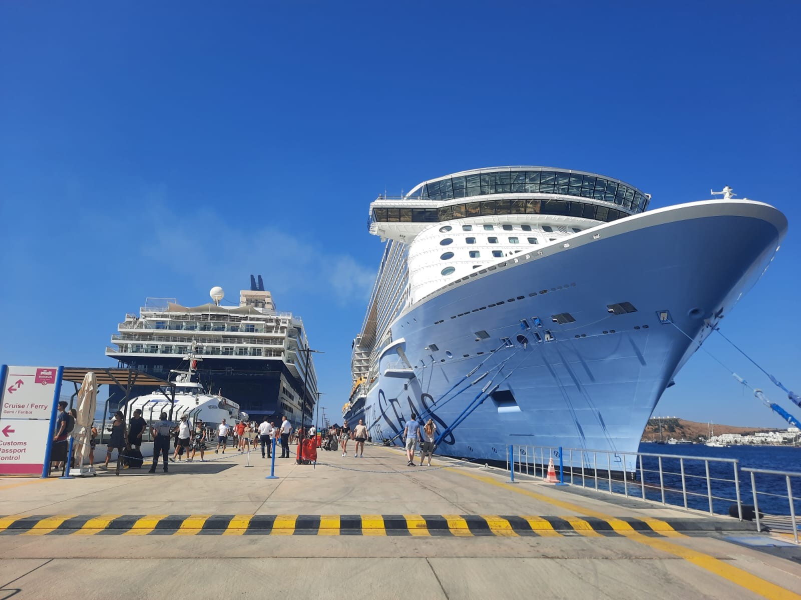 Bodrum’a 2 kruvaziyerle 5 bin 316 turist geldi