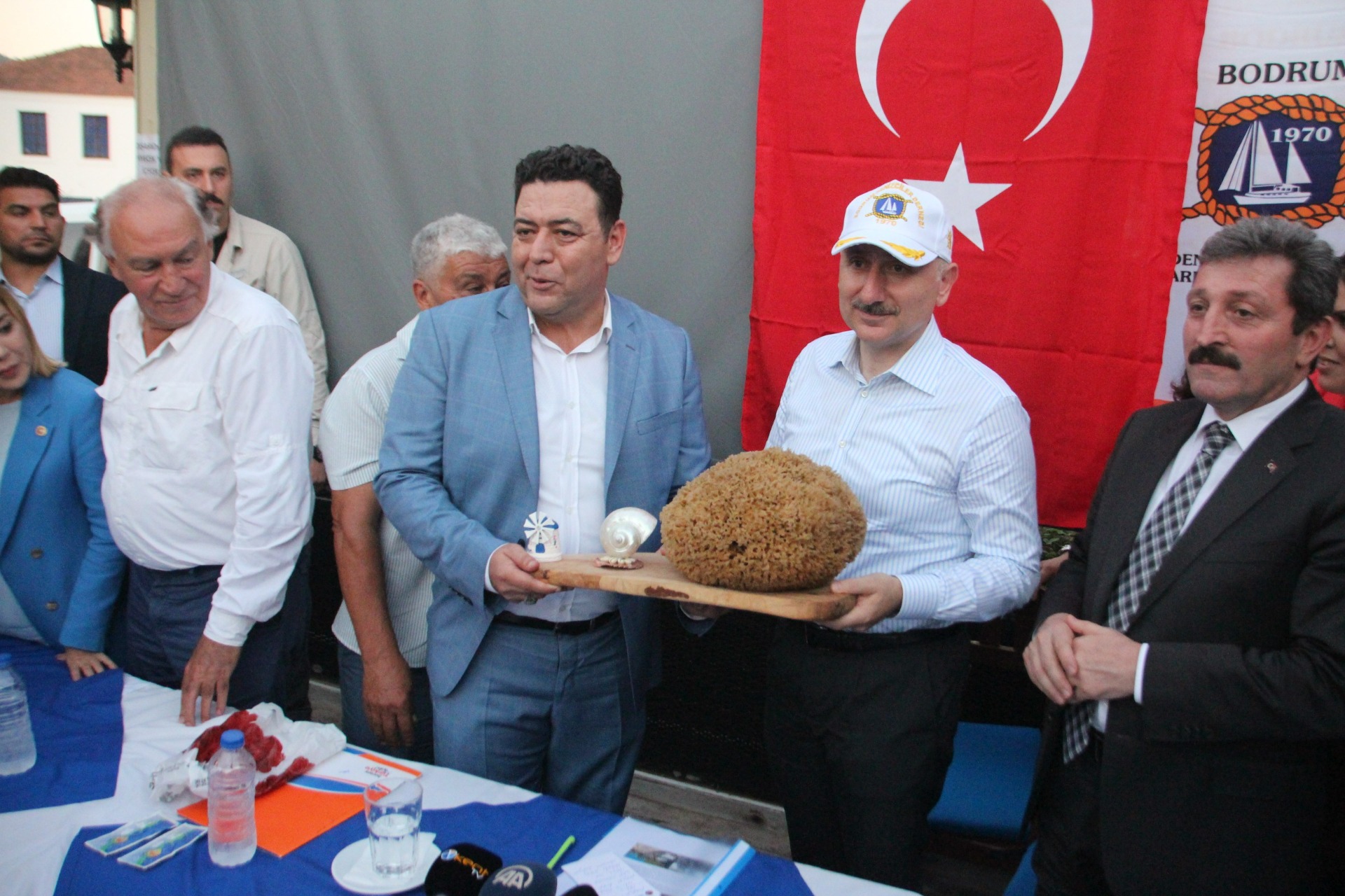 Bakan Karaismailoğlu, Bodrum’da denizcilerle bir araya geldi
