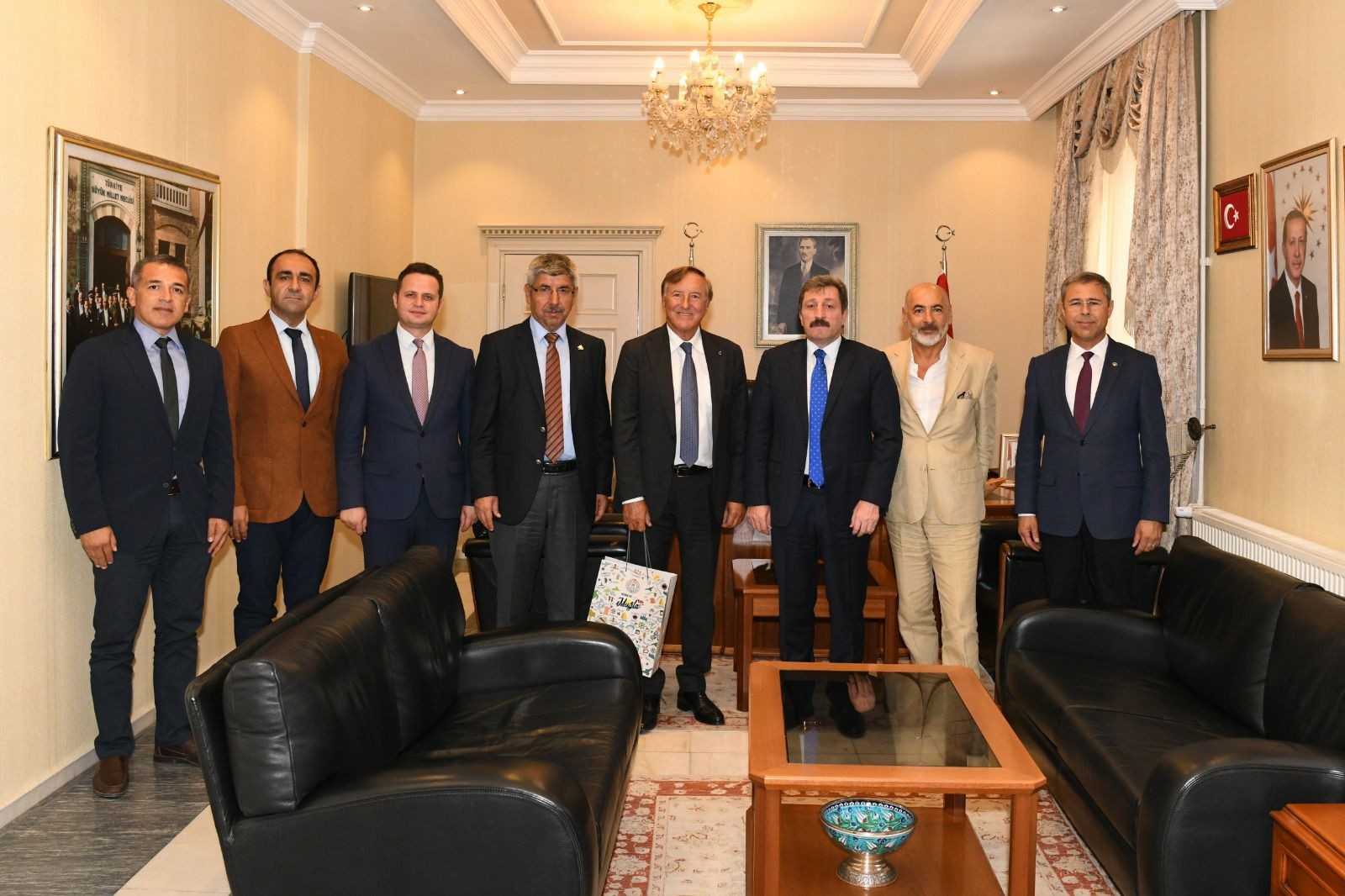 İş adamı Eczacıbaşı, Muğla Valisi Orhan Tavlı ile görüştü