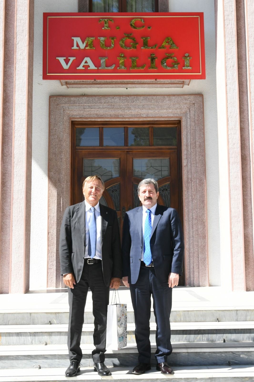 İş adamı Eczacıbaşı, Muğla Valisi Orhan Tavlı ile görüştü