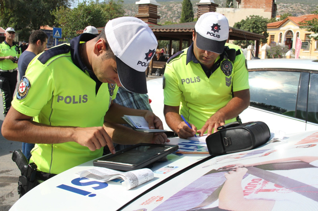 ARAÇTA SİGARA İÇENLERE CEZA YAĞDI!