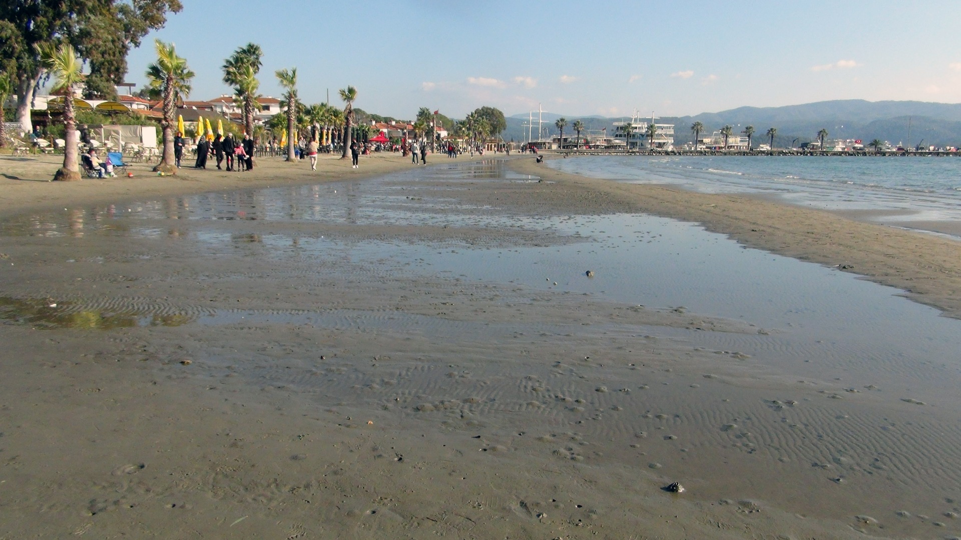 Akyaka’da ürküten deniz suyu çekilmesi 50 metreye ulaştı