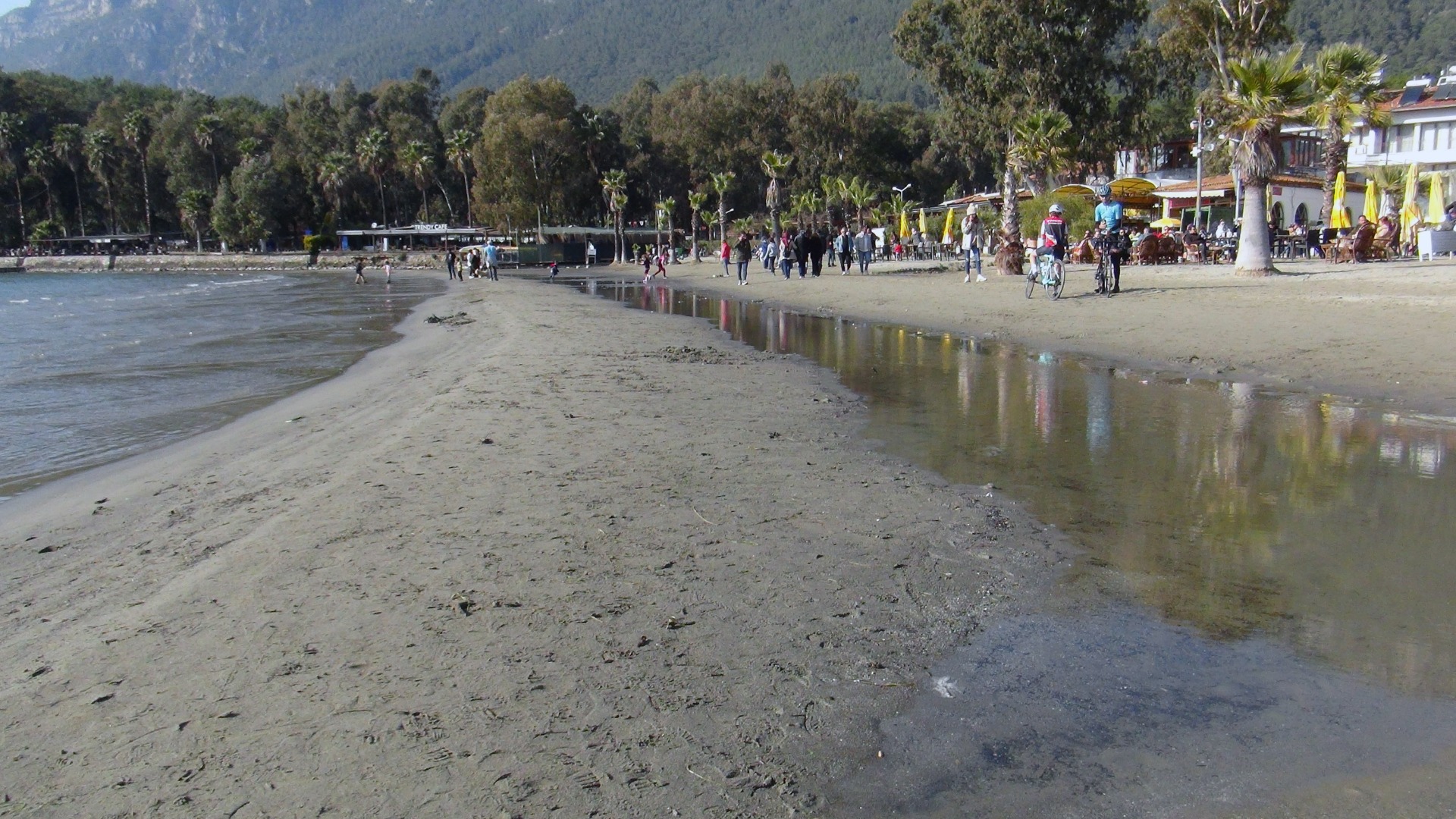 Akyaka’da ürküten deniz suyu çekilmesi 50 metreye ulaştı