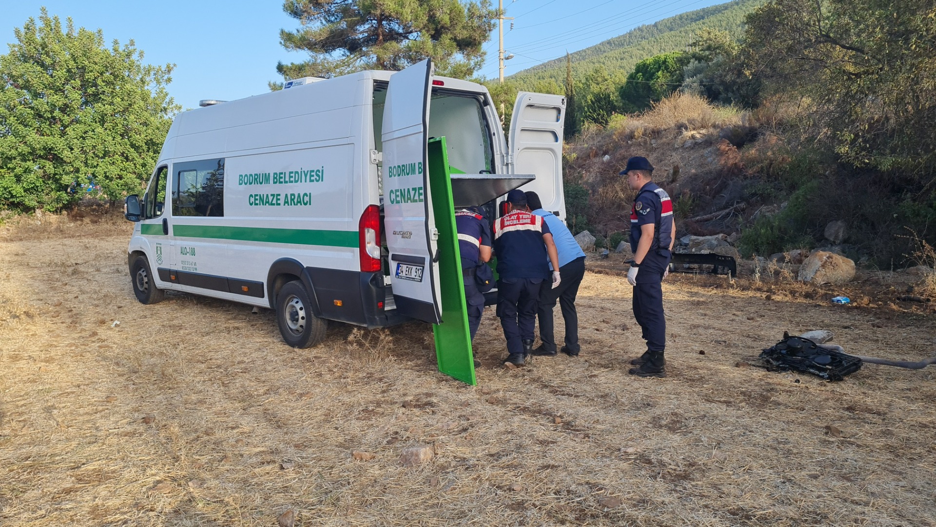 Otomobilin sürücüsü, kaza yerinde can verdi