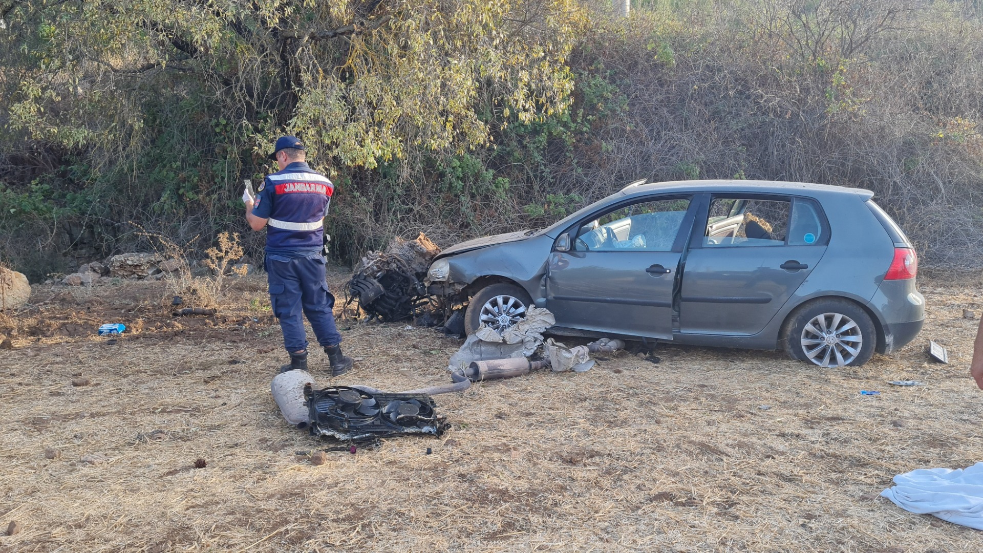 Otomobilin sürücüsü, kaza yerinde can verdi
