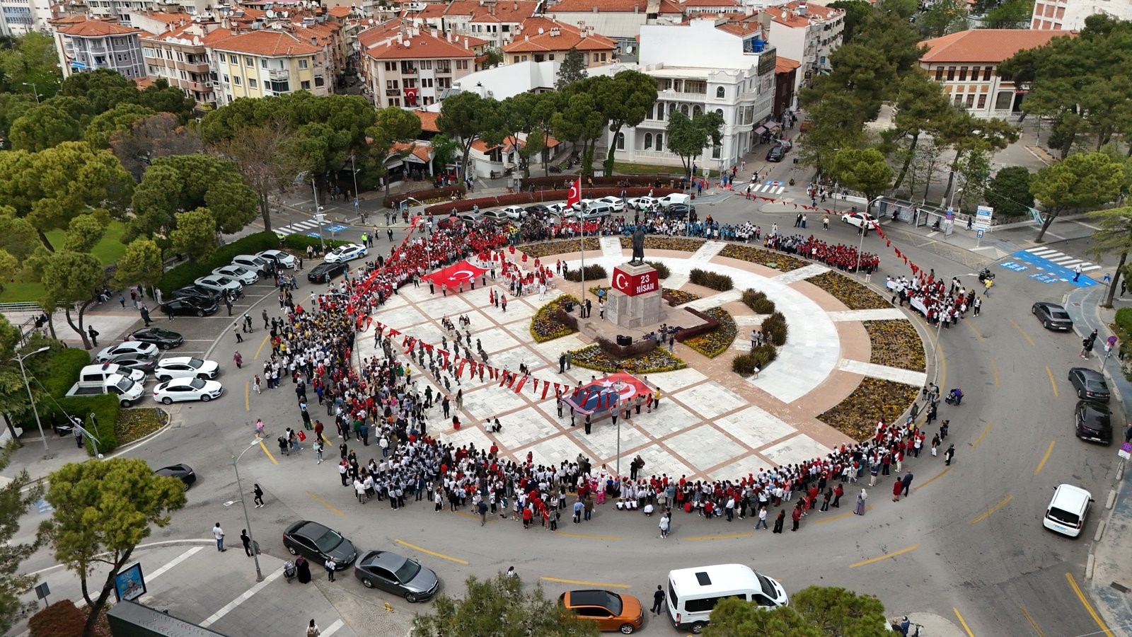 Muğla'da 23 Nisan coşkusu kortej yürüyüşüyle başladı