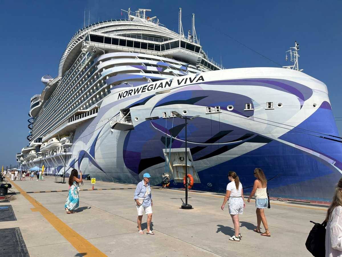 Bodrum limanı yine hareketli: Amerikalılar gemiyle geldi